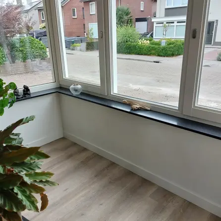Vensterbank hardsteen look donker - marmercomposiet - gepolijst (glans) - 2 cm dik - op maat - glanzende arduin imitatie van marmer composiet