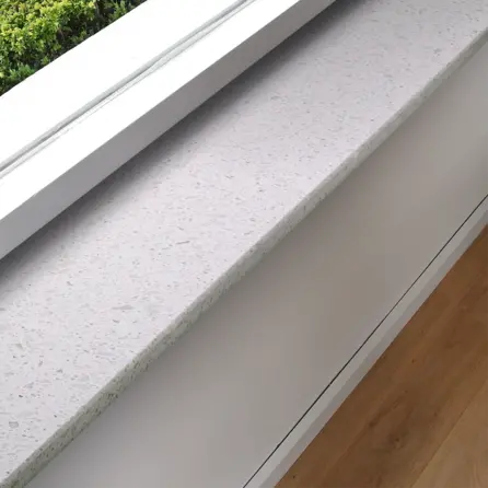 Sample terrazzo wit - marmercomposiet - gepolijst (glans) - 2 cm dik - op maat - materiaal proefstuk / monster van glanzende witte marmer composiet