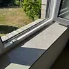 Sample natuursteen look grijs - kwartscomposiet - gepolijst (glans) - 2 cm dik - op maat - materiaal proefstuk / monster van glanzende lichtgrijze natuursteen imitatie van quarts / quartz composiet