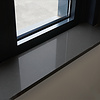 Sample marmerlook donkergrijs - kwartscomposiet - gepolijst (glans) - 2 cm dik - op maat - materiaal proefstuk / monster van glanzende donkergrijze marmer imitatie van quarts / quartz composiet