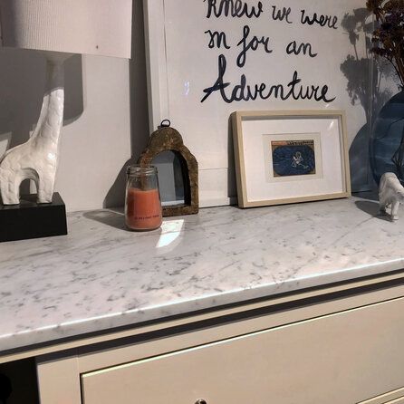 Vensterbank - bianco carrara marmer - gezoet (mat) - 2 cm dik - op maat - matte wit marmer