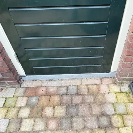 Buitendorpel schuin met opkant - Belgisch hardsteen - geschuurd (mat) - 8 cm dik - op maat - Aflopende deurdorpel / onderdorpel / waterkering (t.b.v. buitendeur / voordeur) van arduin (blauwsteen) Buitendorpel schuin met opkant - Belgisch hardsteen - geschuurd (mat) - 8 cm dik - op maat - Aflopende deurdorpel / onderdorpel / waterkering (t.b.v. buitendeur / voordeur) van arduin (blauwsteen)