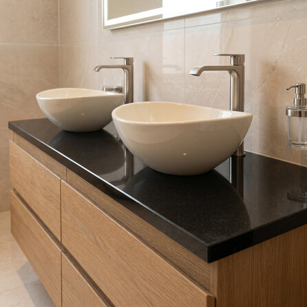 Wastafelblad - nero assoluto graniet - gepolijst (glans) - 3 cm dik - op maat - glanzend zwart (absolute black) graniet - voor opzet wasbak / waskom