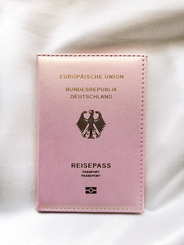 Glowy Pink Passport Cover / German