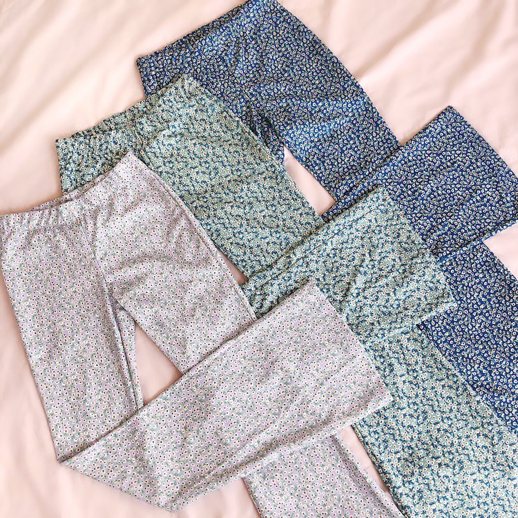 Clara Flower Flared Leggings / Lilac