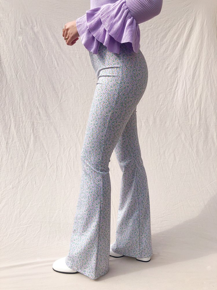 Clara Flower Flared Leggings / Lilac
