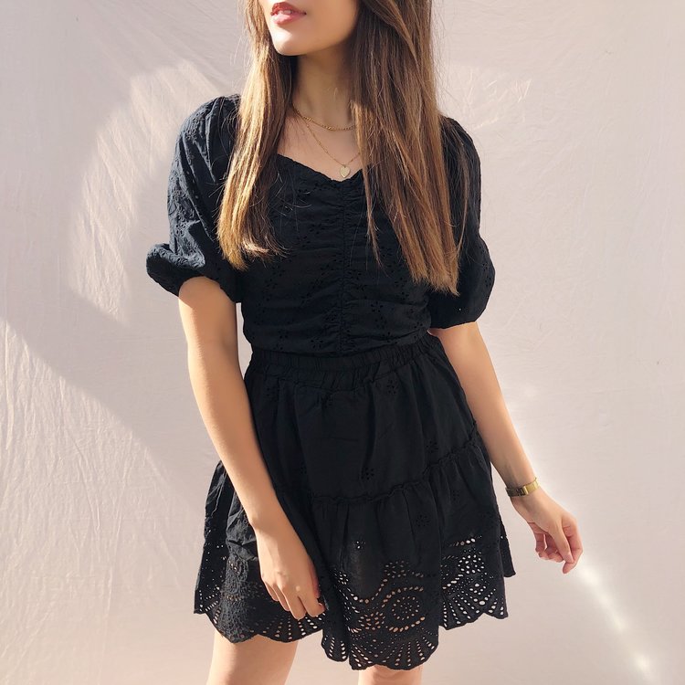 Yuna Embroidered Skirt / Black