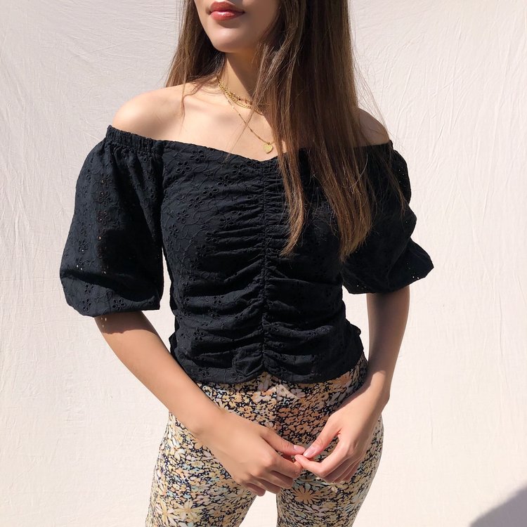 Majella Embroidered Top / Black