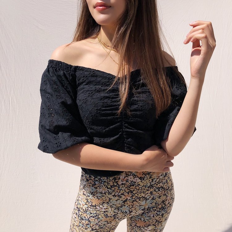 Majella Embroidered Top / Black