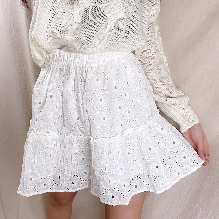 Miki Embroidered Skirt / White