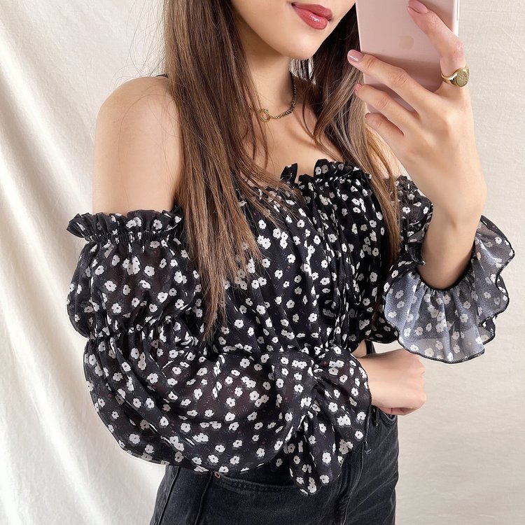 Azami Flower Off Shoulder Top / Black