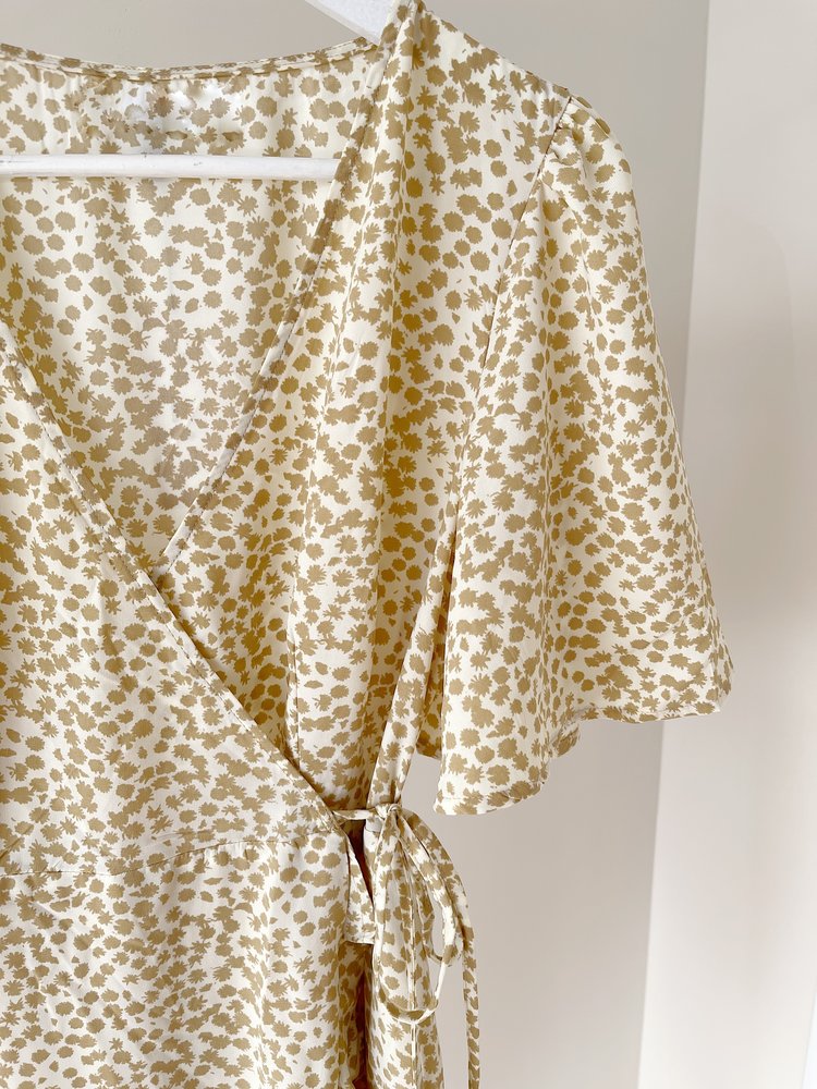 Perla Flower Wrap Midi Dress / Beige