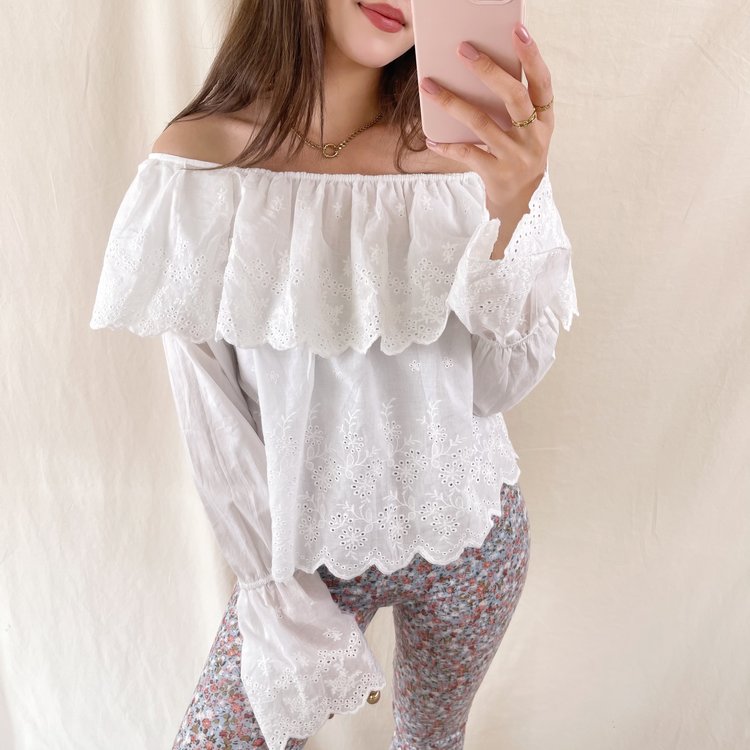 Alessia Embroidered Off Shoulder Top / White