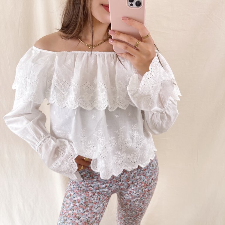 Alessia Embroidered Off Shoulder Top / White