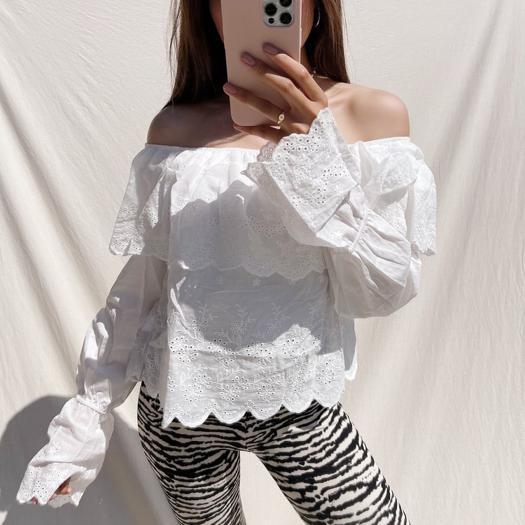 Alessia Embroidered Off Shoulder Top / White
