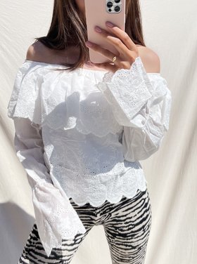 Alessia Embroidered Off Shoulder Top / White