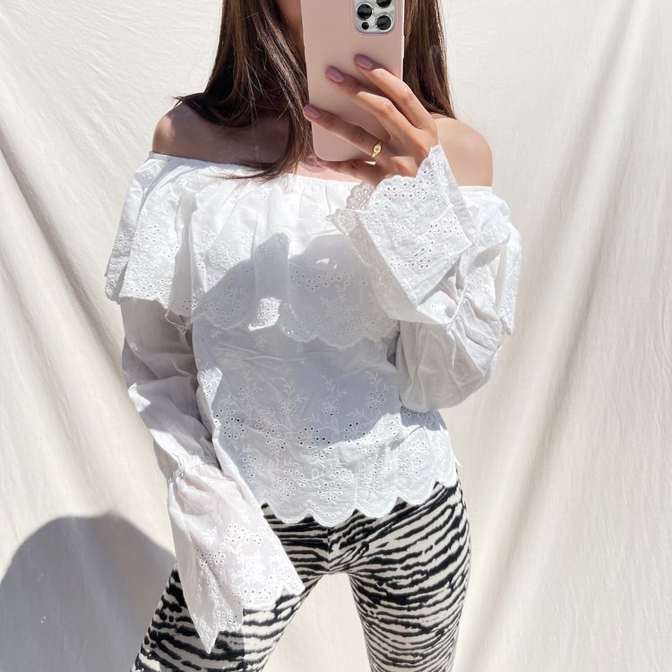 Alessia Embroidered Off Shoulder Top / White