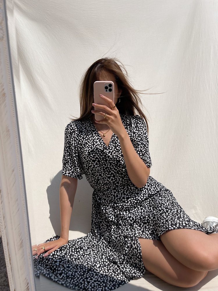 Perla Flower Wrap Midi Dress / Black