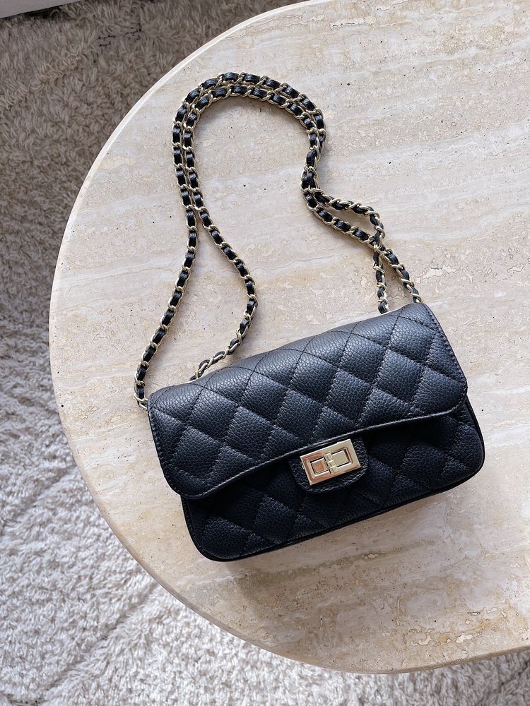 Naime Quilted Chain Bag / Black