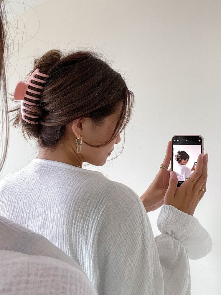 Felia Shiny Hair Claw / Pink