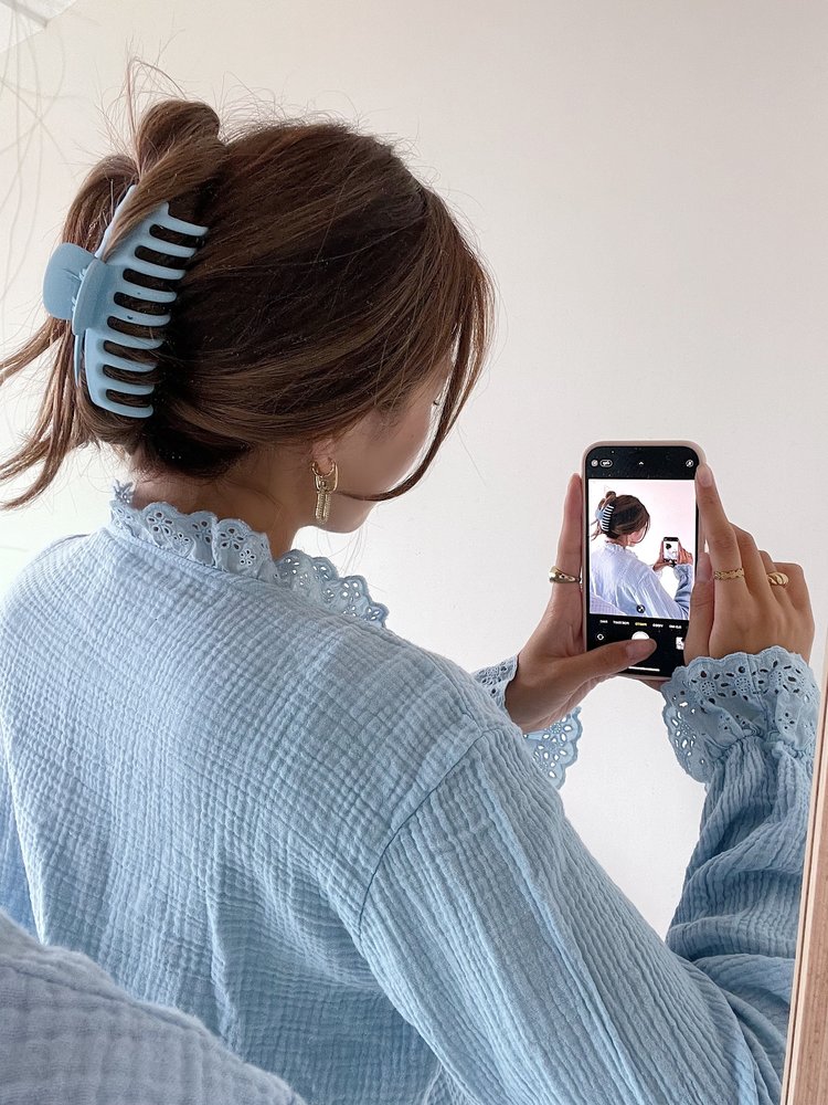 Cierra Matte Hair Claw / Blue