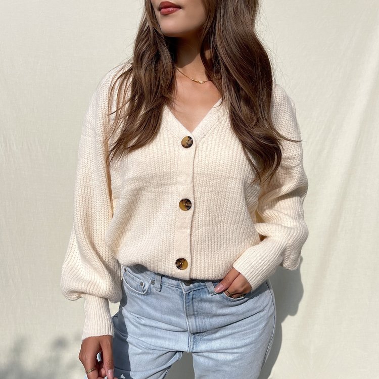 Jiony Button Knit Cardigan / Beige