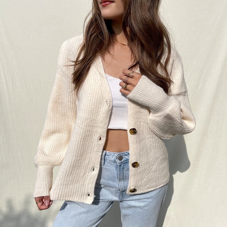 Jiony Button Knit Cardigan / Beige
