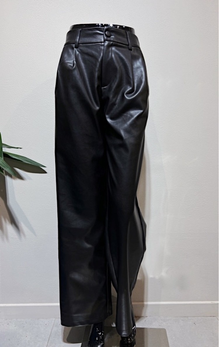 Hera Faux Leather Wide Leg Trousers / Black