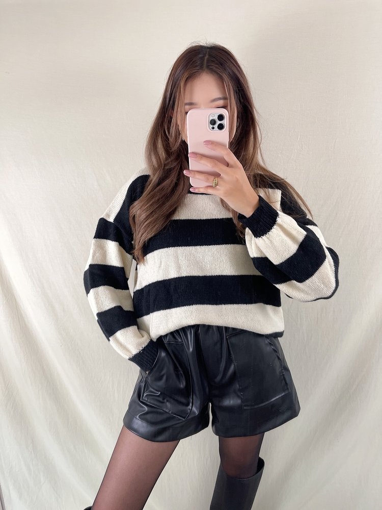 Soleil Faux Leather Shorts / Black