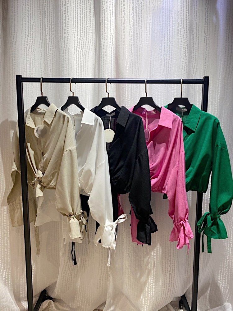 Julea Bow Tie Cropped Blouse / Black