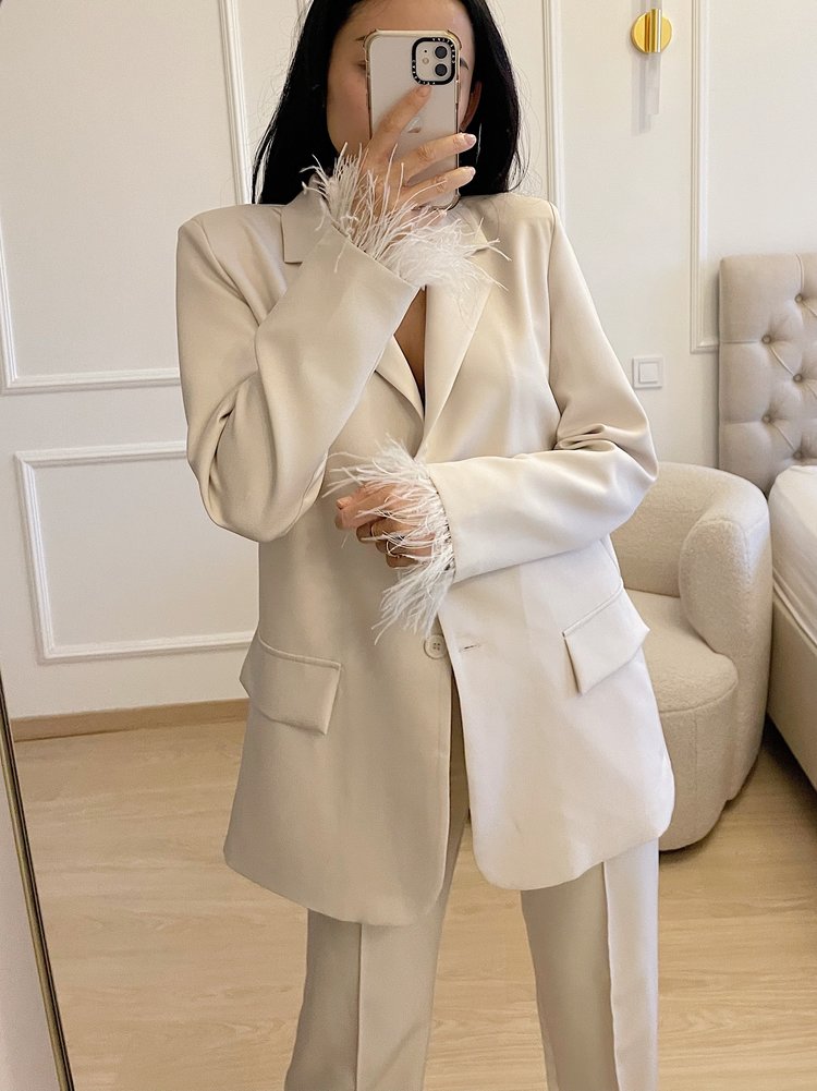 Rosé Loose Fit Feather Blazer / Cream