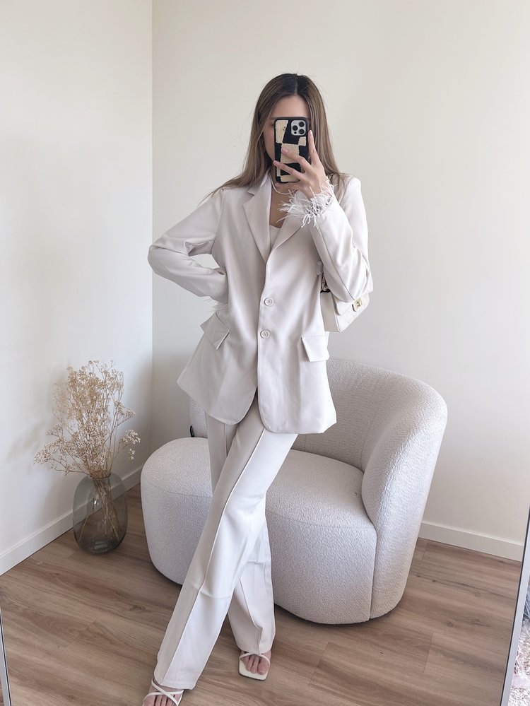 Rosé Loose Fit Feather Blazer / Cream