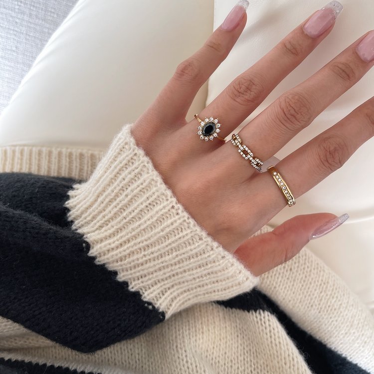 Gold Vintage Stone Ring / Black