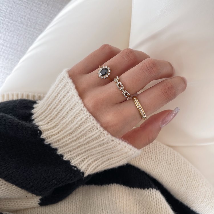 Gold Vintage Stone Ring / Black