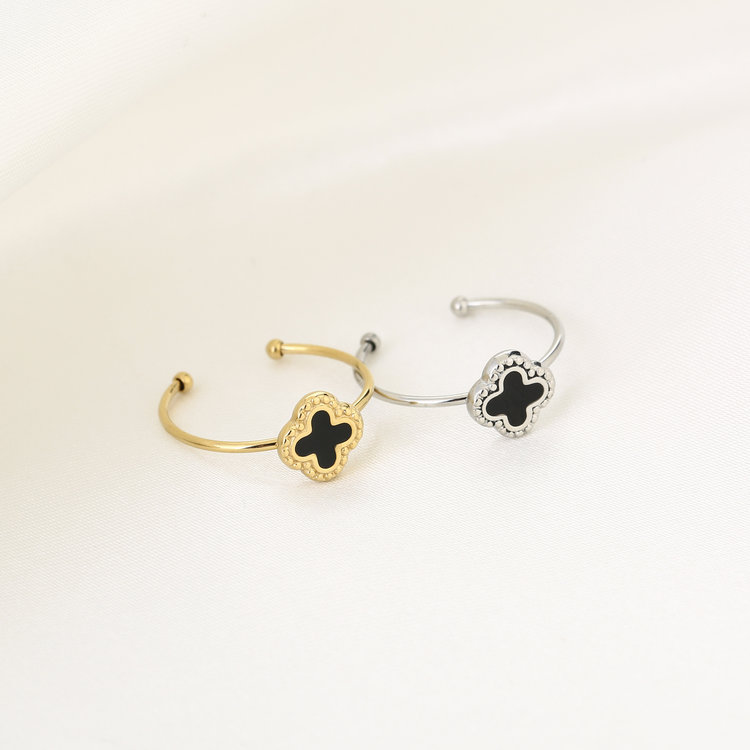 Gold Vintage Clover Ring / Black