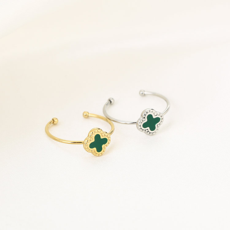 Gold Vintage Clover Ring / Green