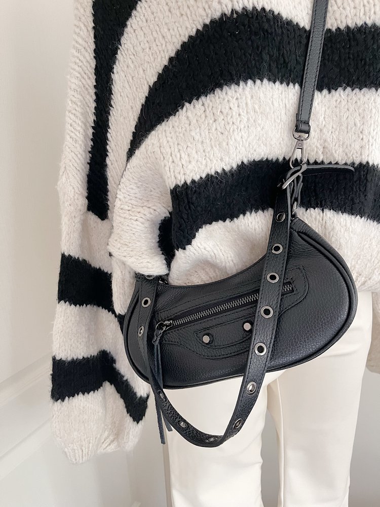 Azula Shoulder Bag / Black