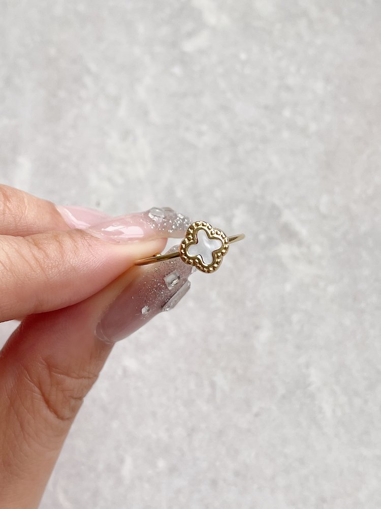 Gold Vintage Clover Ring / White