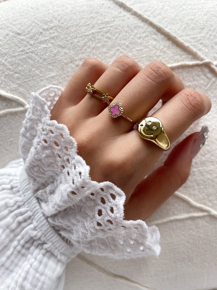 Gold Vintage Clover Ring / Pink