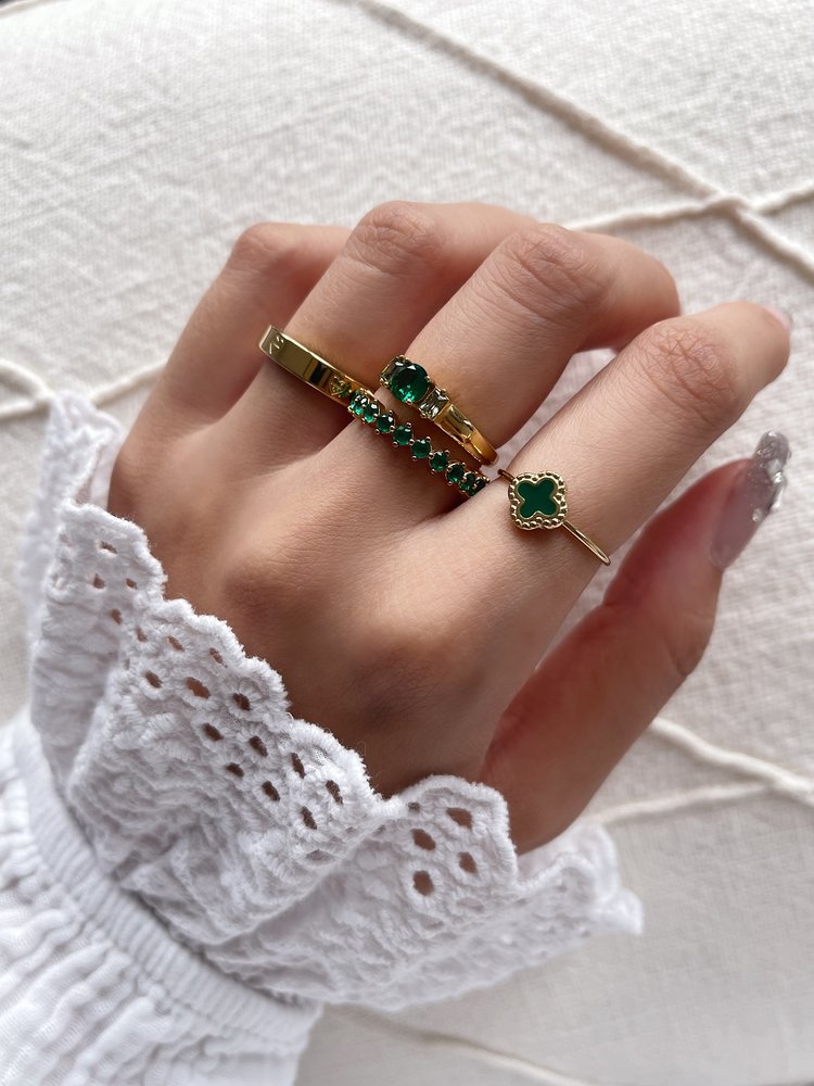 Gold Vintage Clover Ring / Green
