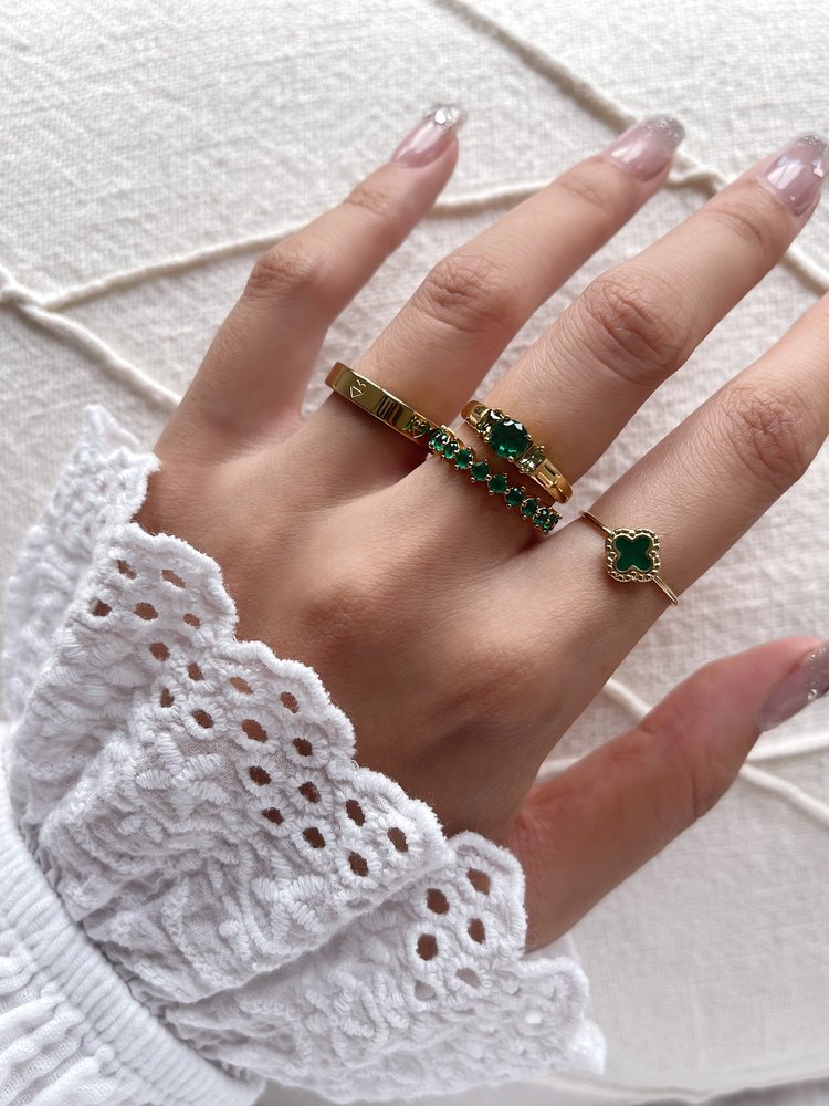 Gold Vintage Clover Ring / Green