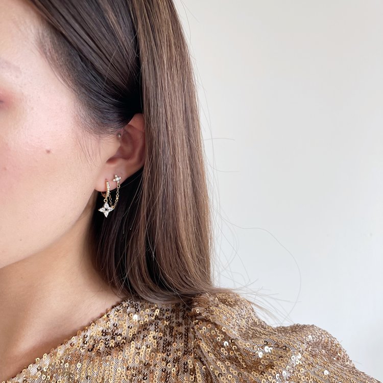 Gold Sparkling Clover Earrings / White