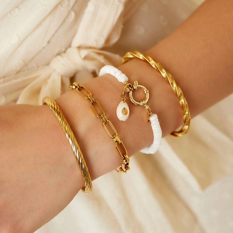 Gold Bold Linked Chain Bracelet