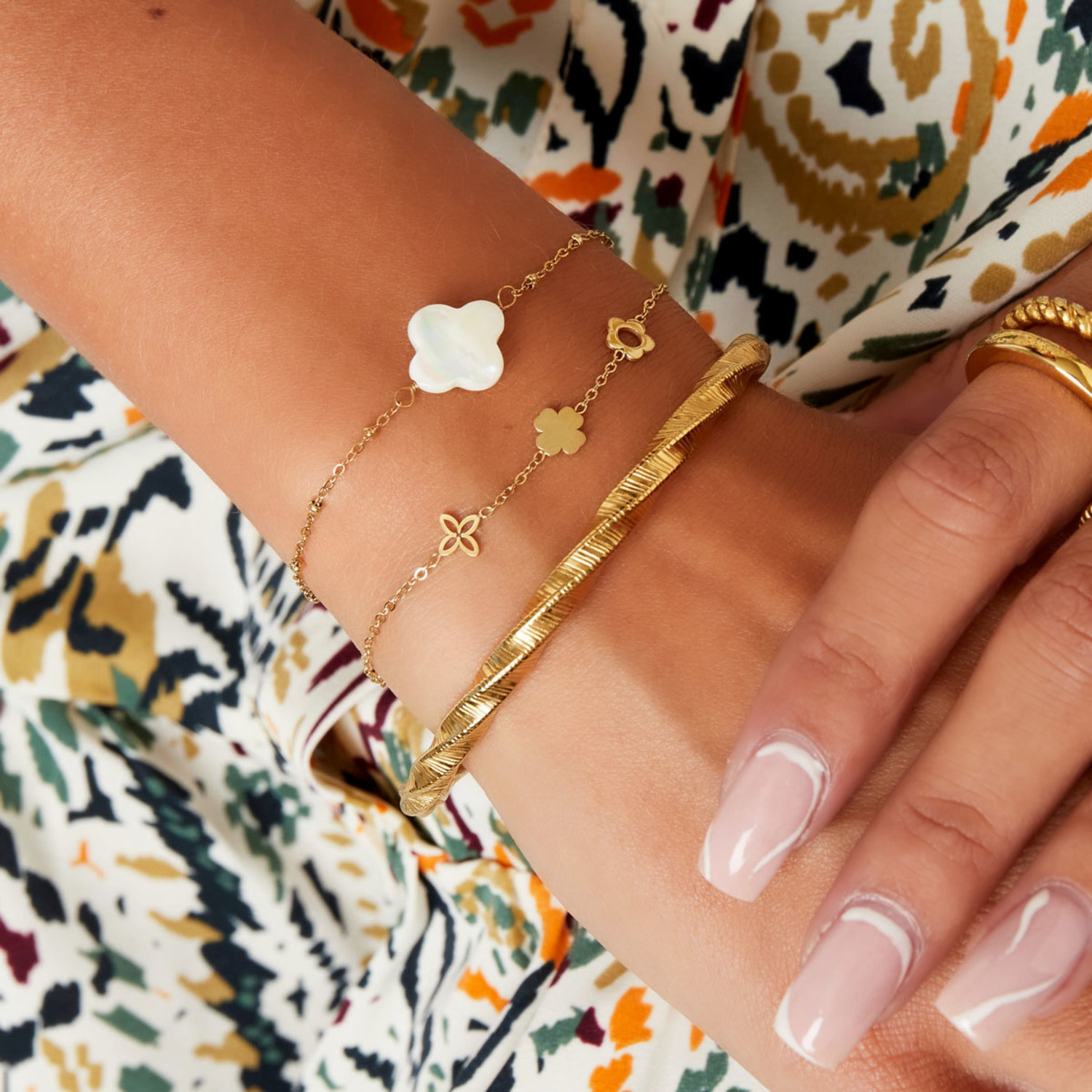 Gold Dainty Triple Flowers Bracelet - Hello My Love