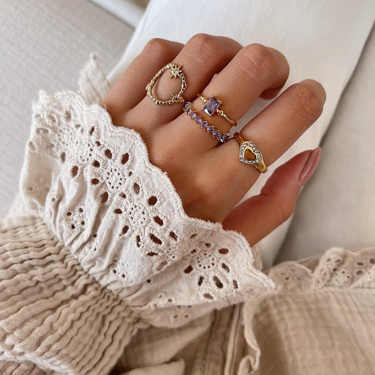 Silver Circle Zircon Ring