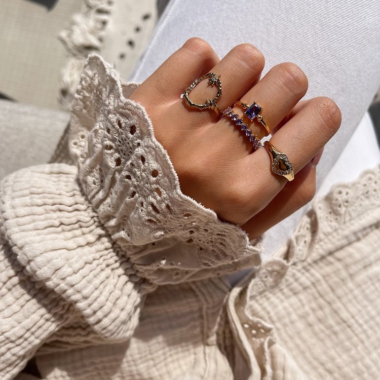 Silver Circle Zircon Ring