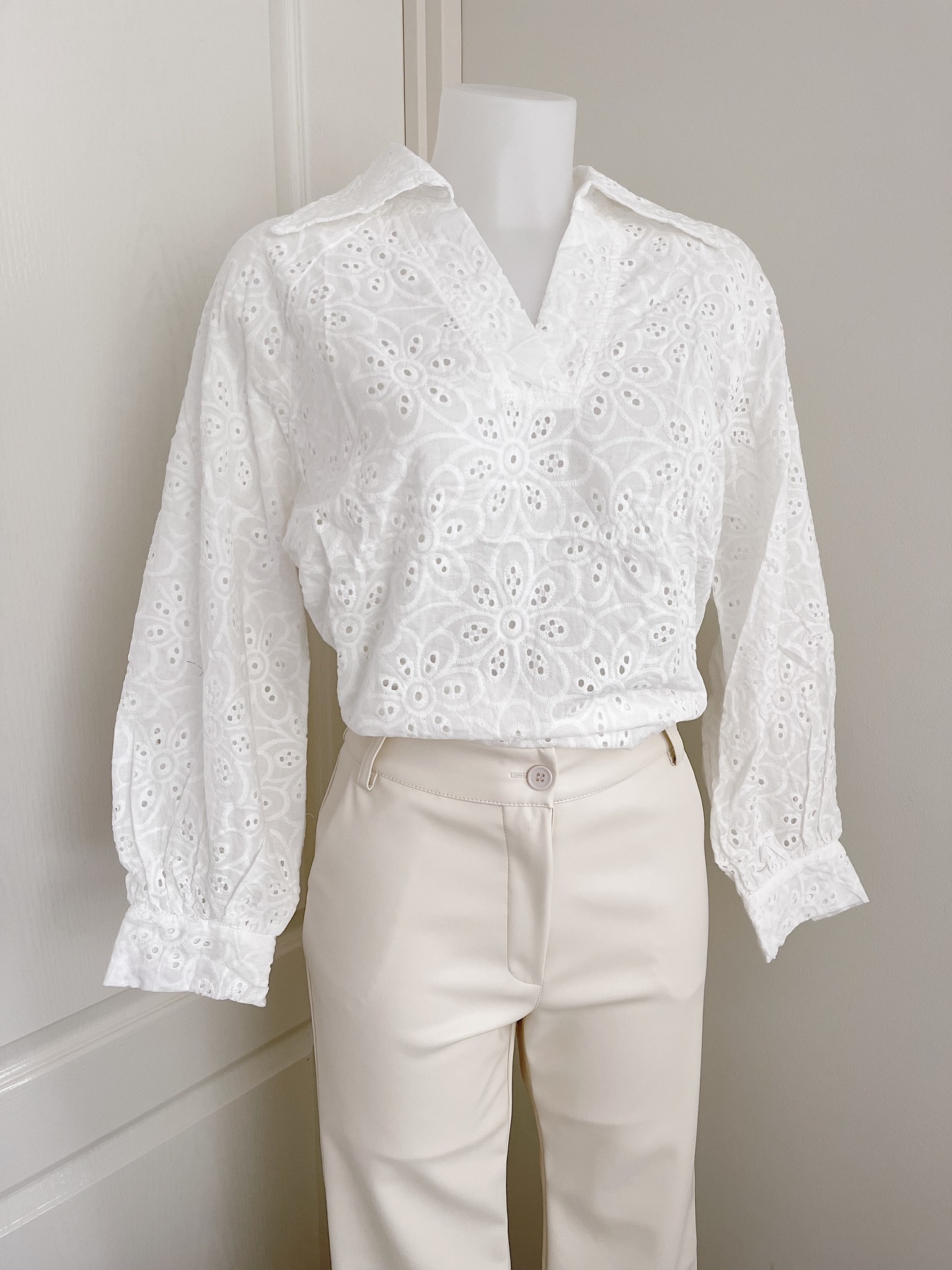 Minji Oversized Embroidered Blouse / White - Hello My Love Minji Oversized Embroidered Blouse / White - Hello My Love