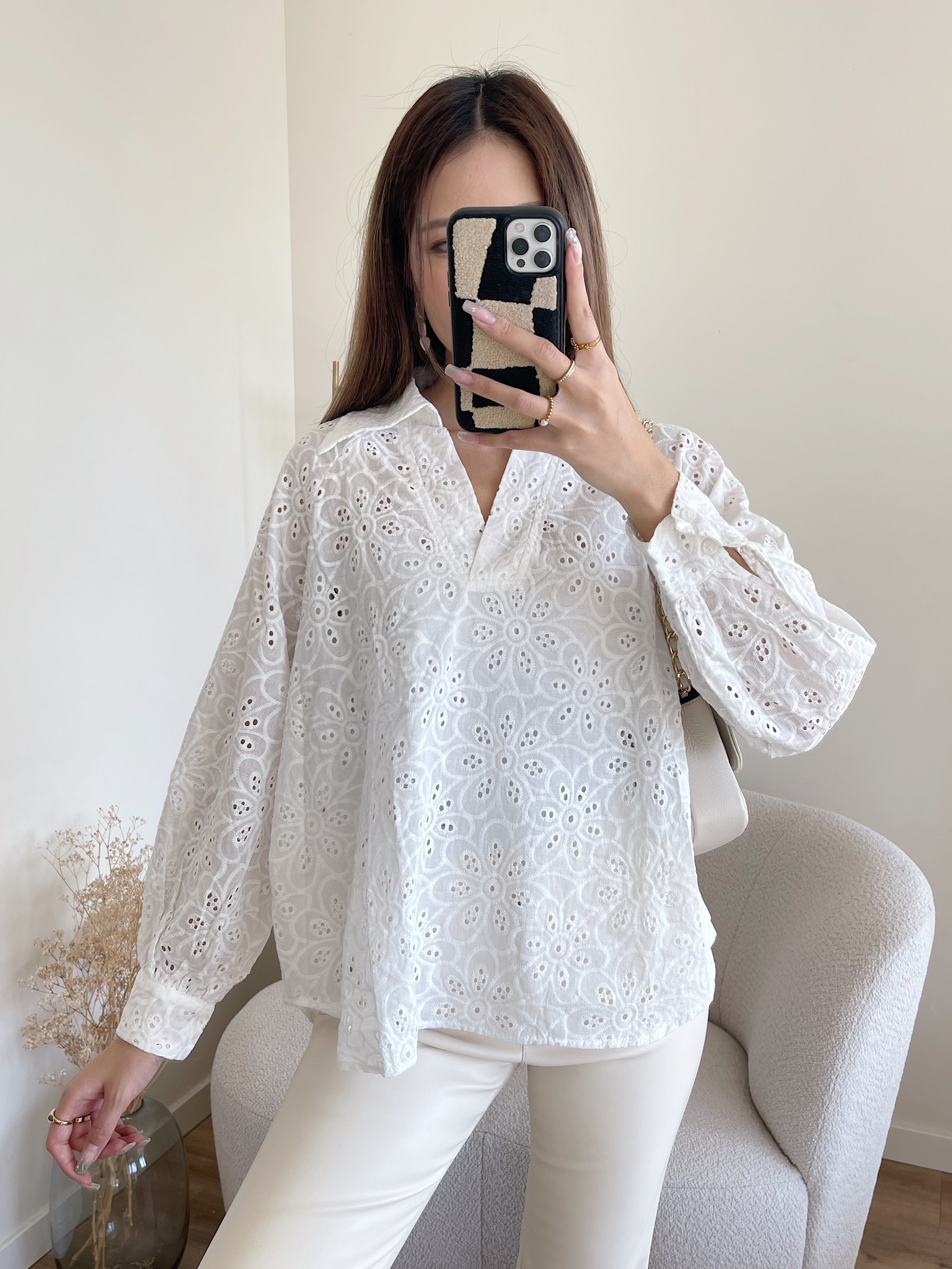 Minji Oversized Embroidered Blouse / White - Hello My Love Minji Oversized Embroidered Blouse / White - Hello My Love