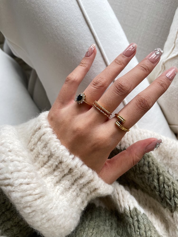 Gold Elegant Twist Ring