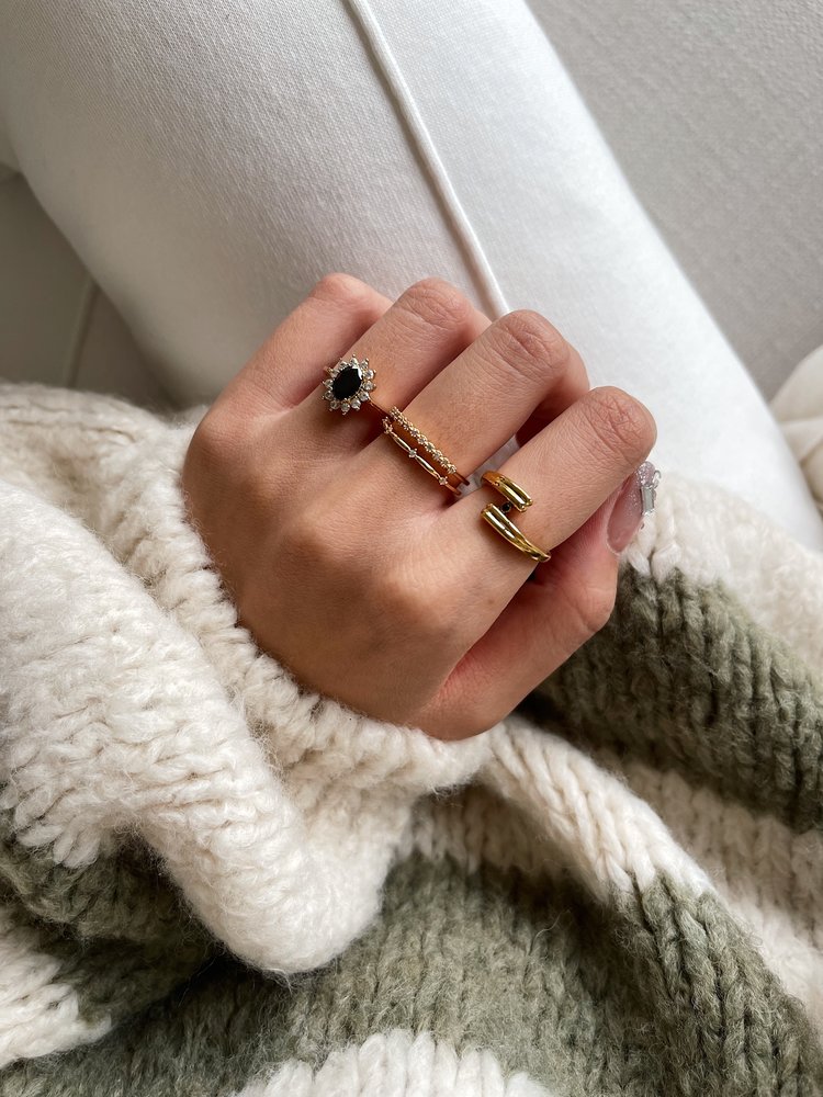 Gold Elegant Twist Ring